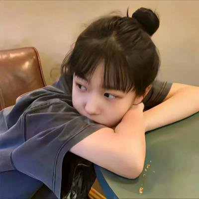 埃舍尔街的红色邮筒